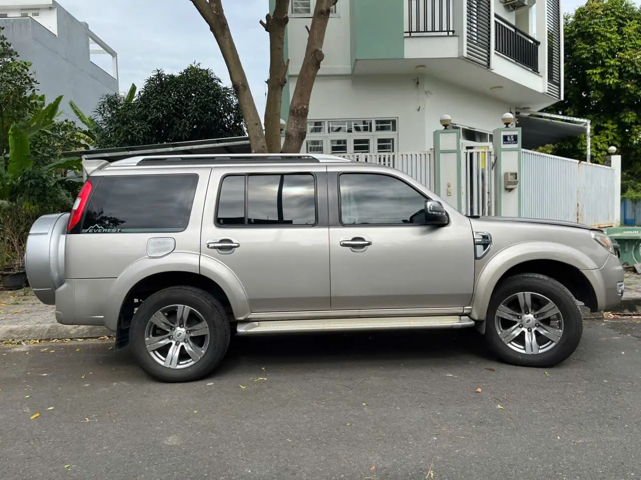 Ford Everest Limited 2010  - Ngoại thất 4