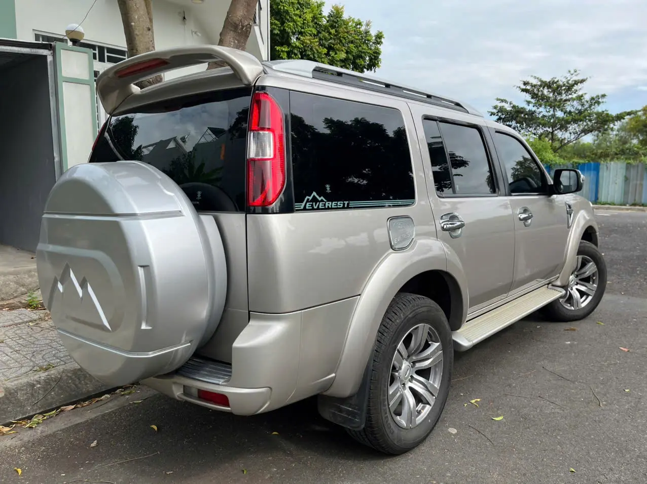 Ford Everest Limited 2010  - Ngoại thất 5