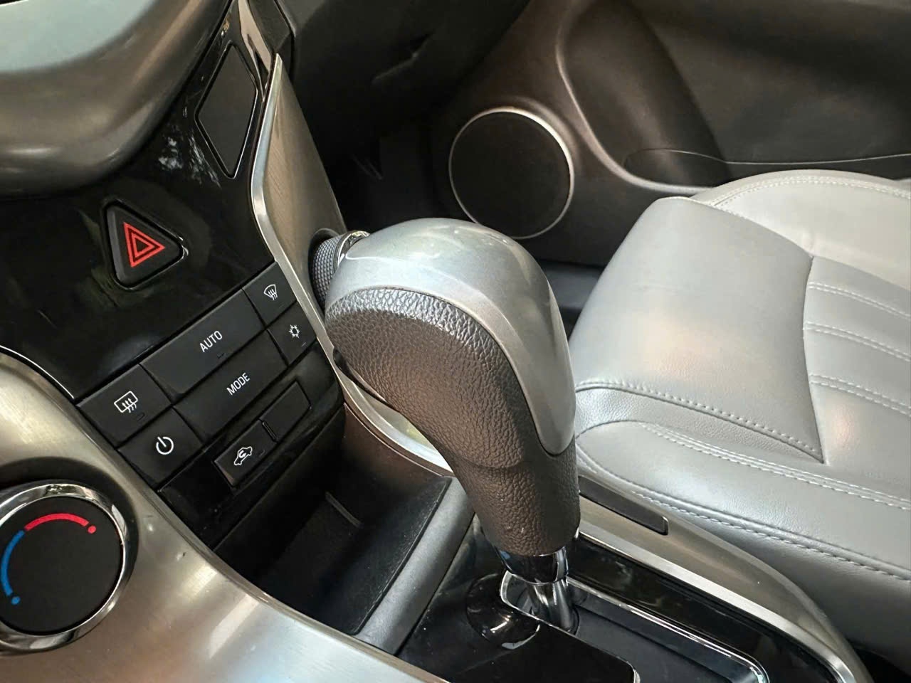 Chevrolet Cruze LTZ 1.8 AT 2016 - Nội thất 2