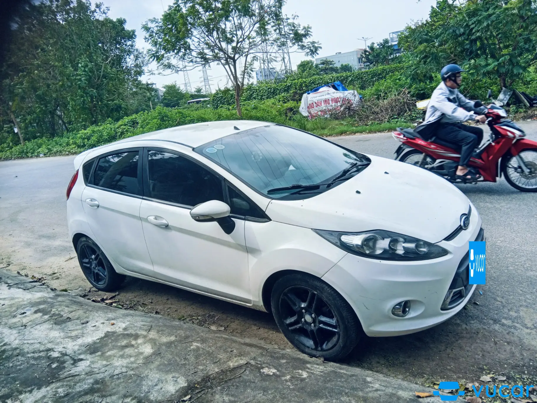 Ford Fiesta 1.6 AT 2011 - Ngoại thất 1