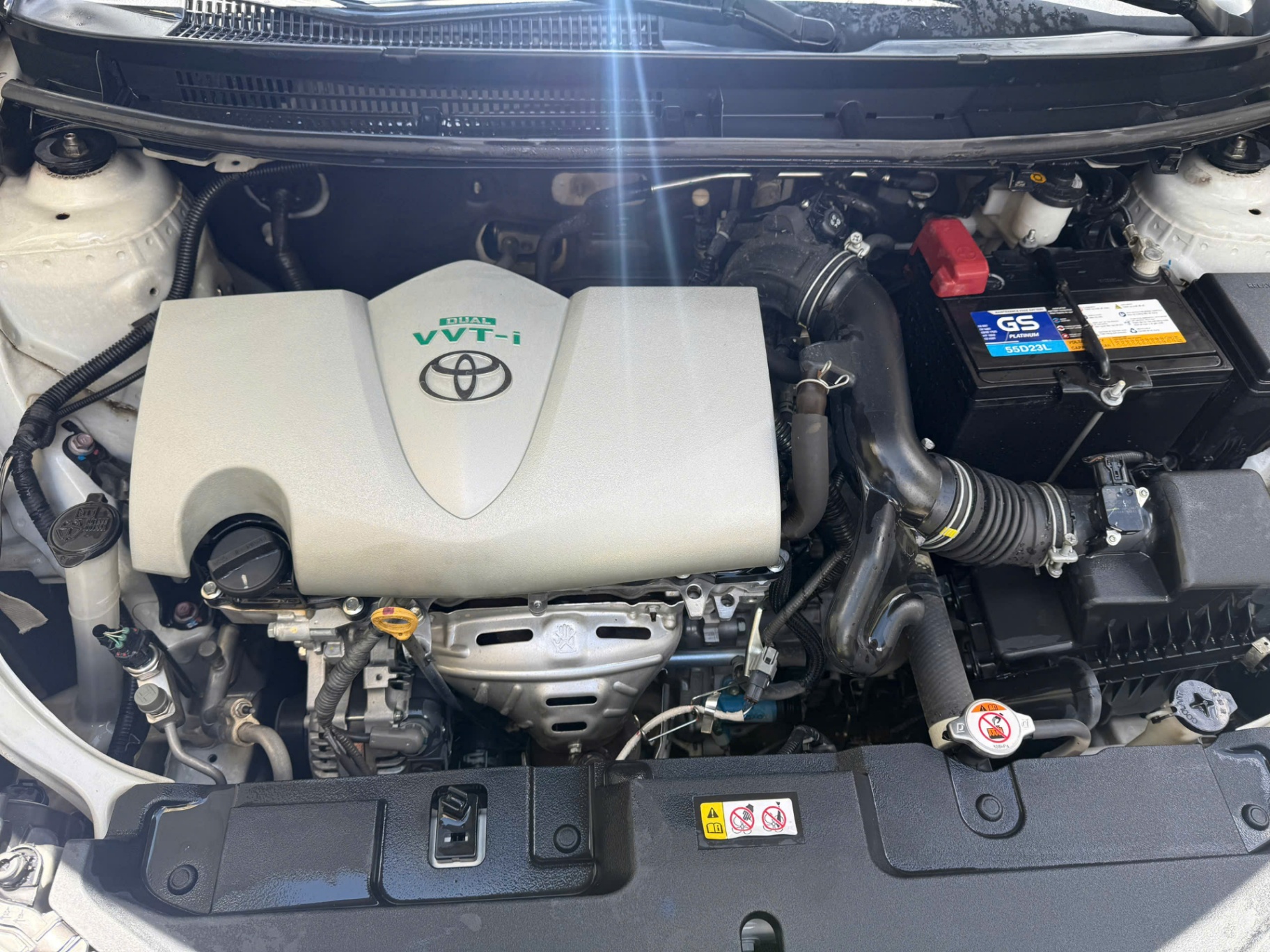 Toyota Vios 1.5E MT 2022 - Khoang động cơ 1