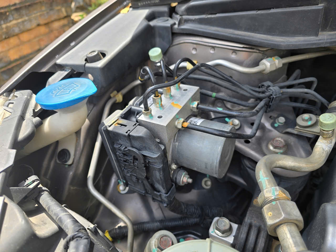 Honda CR-V 2.4L TG 2011 - Khoang động cơ 1
