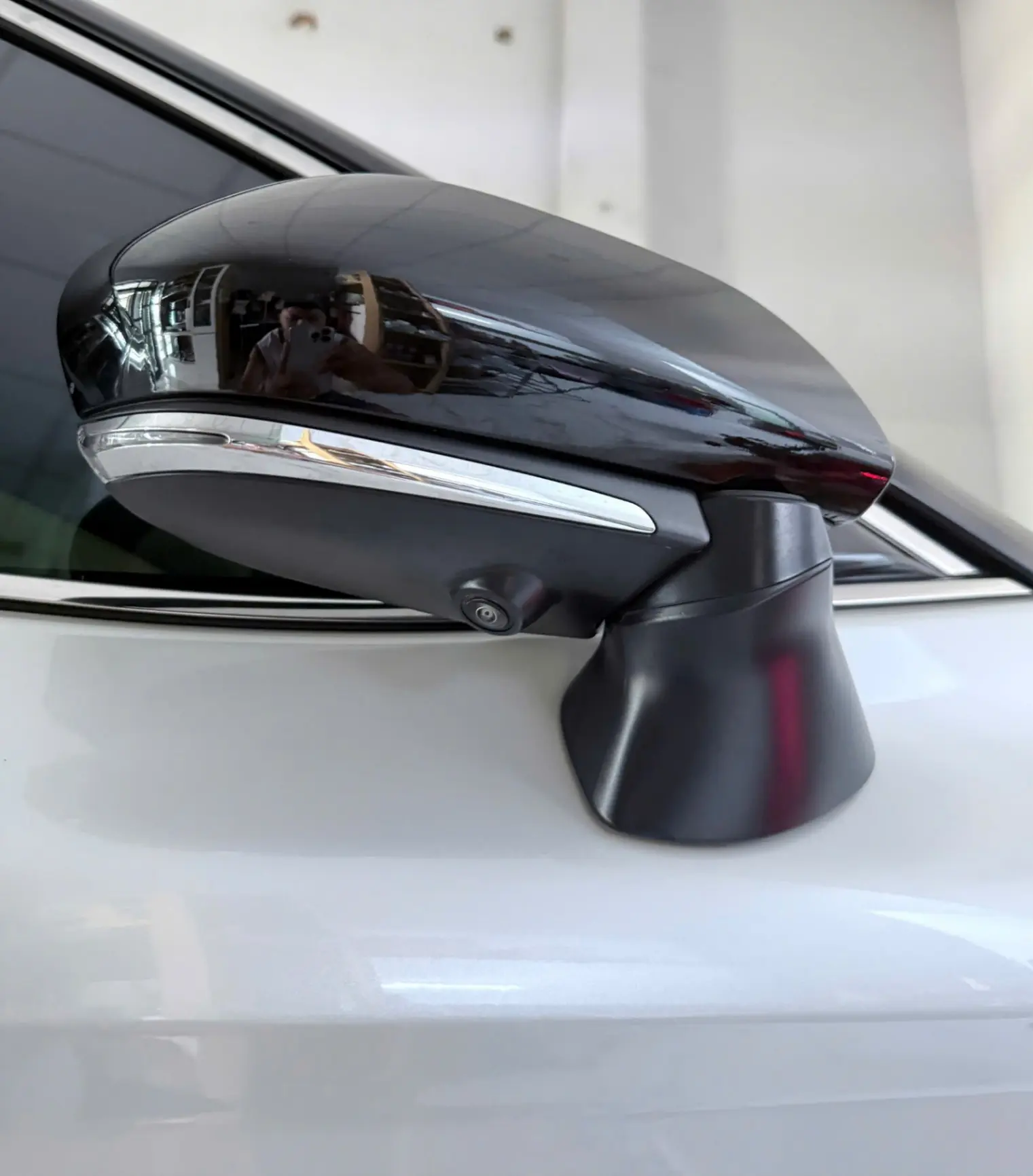Toyota Camry 2.0Q 2023 - Ngoại thất 6