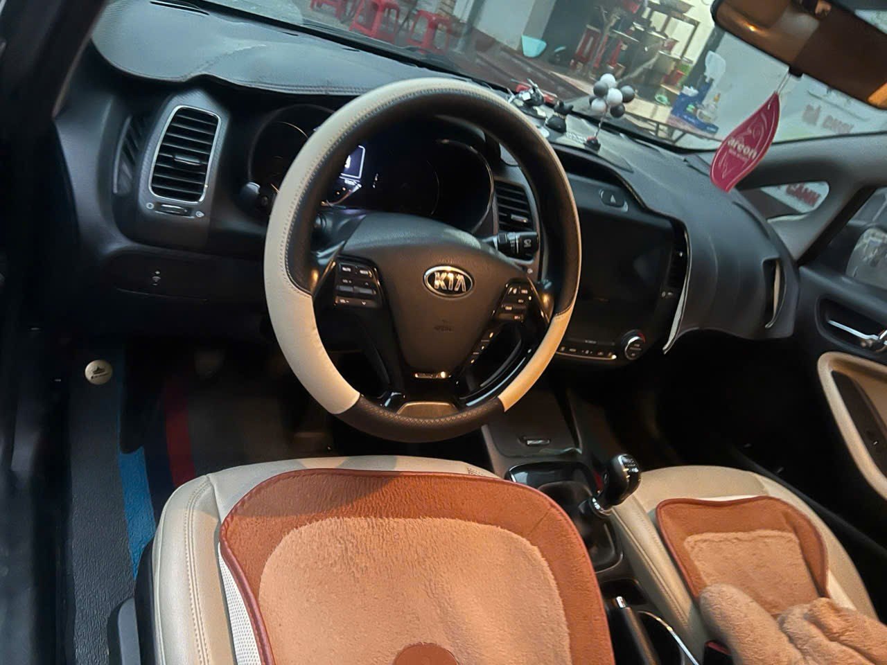 Kia K3 1.6MT 2017 - Nội thất 2