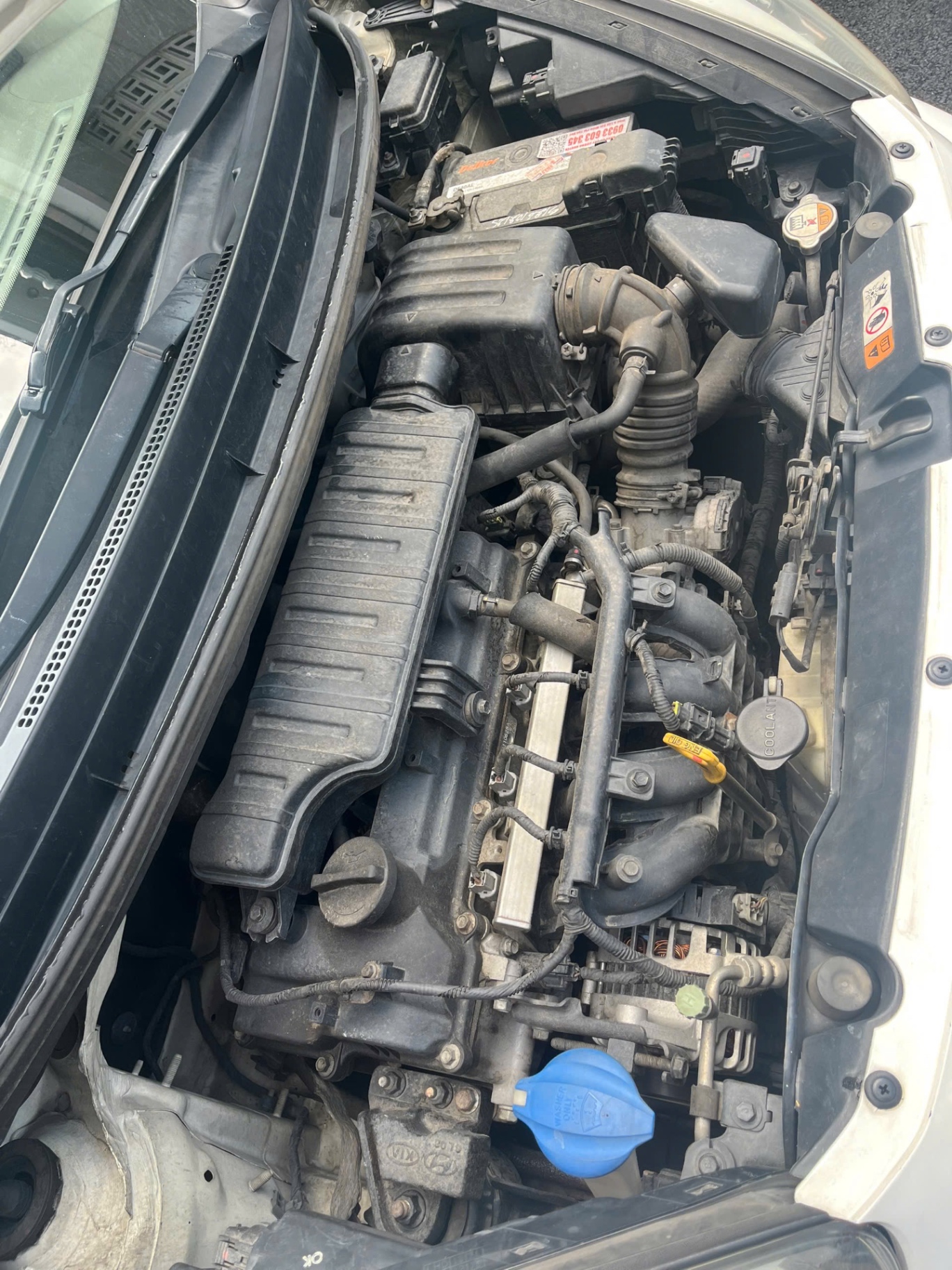 Kia Morning MT 1.25 2017 - Khoang động cơ 1