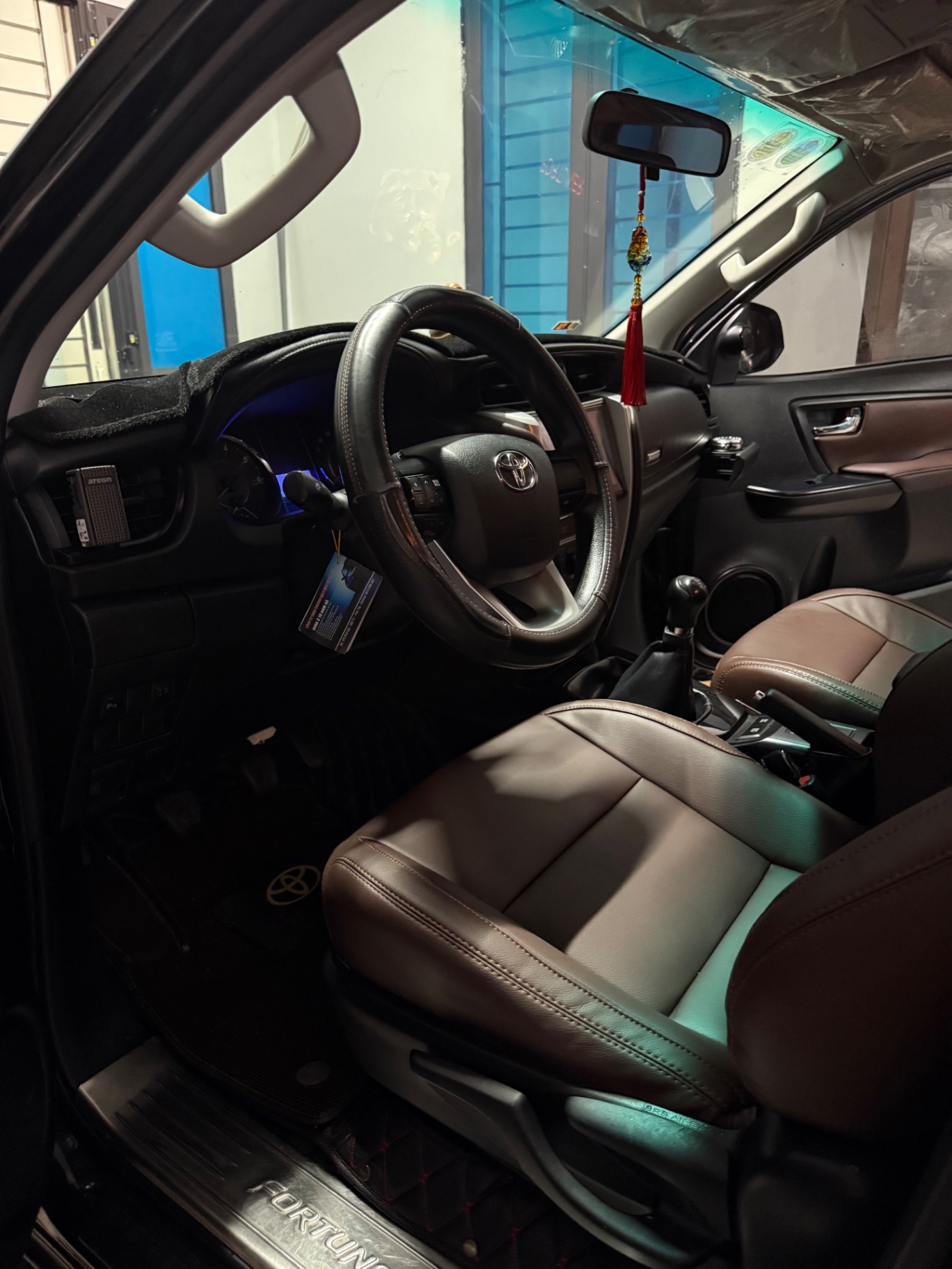 Toyota Fortuner 2.4G 4x2 MT 2018 - Nội thất 3