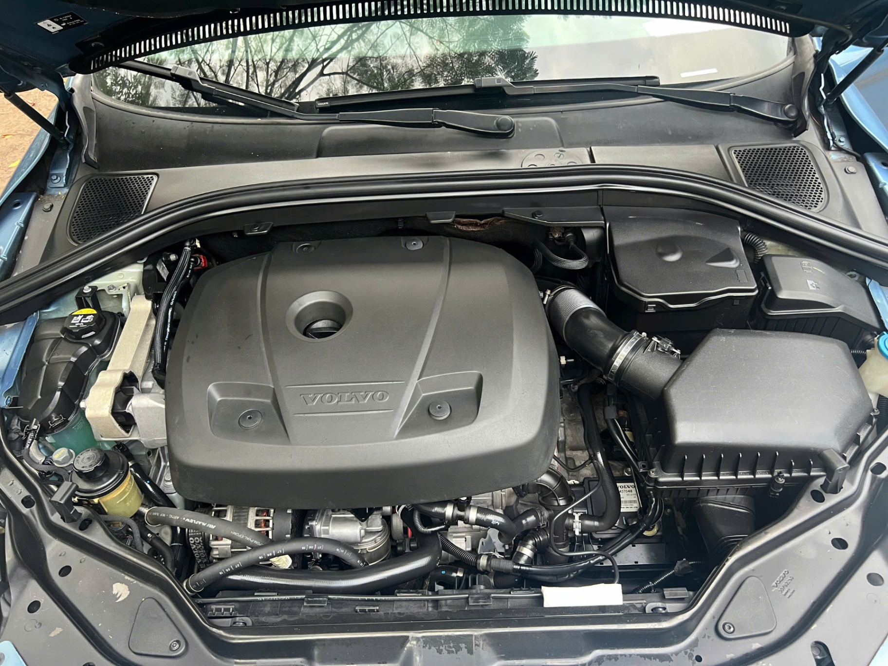 Volvo Xc60 R-Design 2016 - Khoang động cơ 1