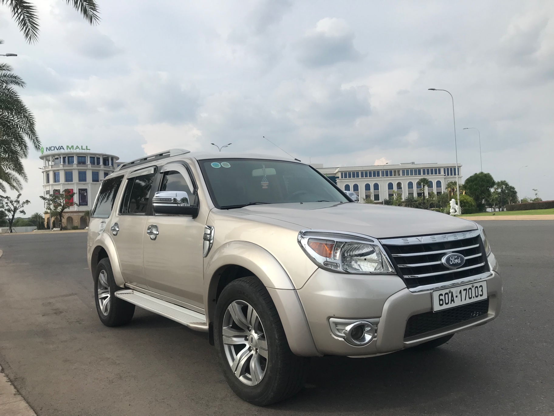 Ford Everest 2.5L 4x2 MT 2011