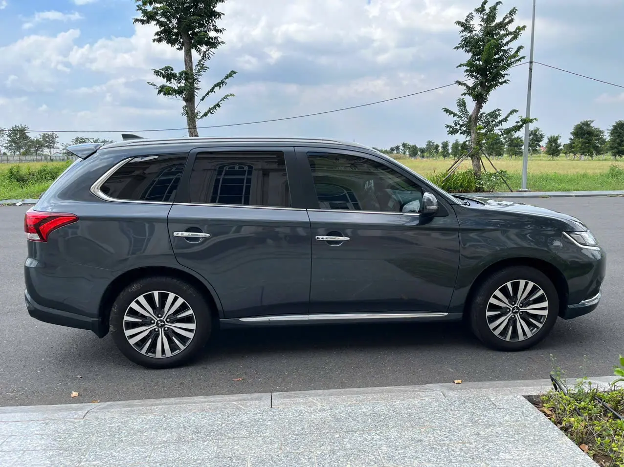 Mitsubishi Outlander 2.0 CVT 2022 - Ngoại thất 4