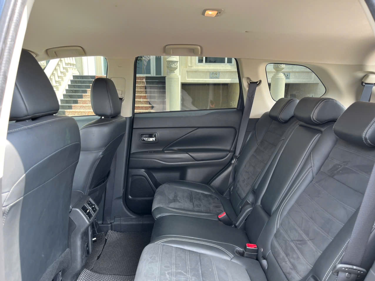 Mitsubishi Outlander 2.0 CVT 2022 - Nội thất 9