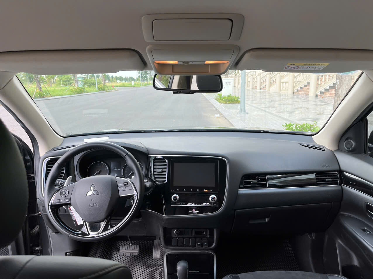 Mitsubishi Outlander 2.0 CVT 2022 - Nội thất 10