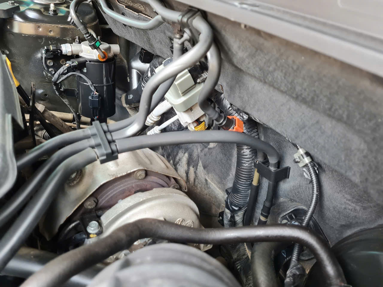 Hyundai Santafe 2.2L 4WD 2010 - Khoang động cơ 6