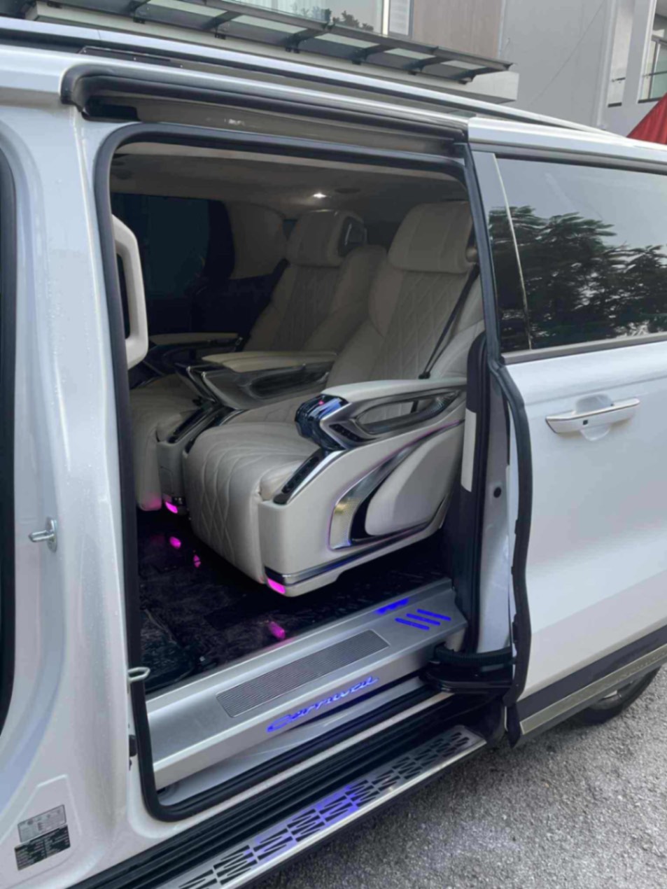 Kia Carnival Premium 2.2D 7S 2024 - Nội thất 1