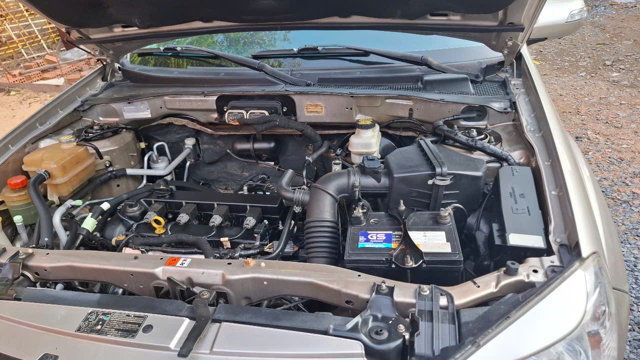 Ford Escape XLT 2.3L 4x4 AT 2009 - Khoang động cơ 1
