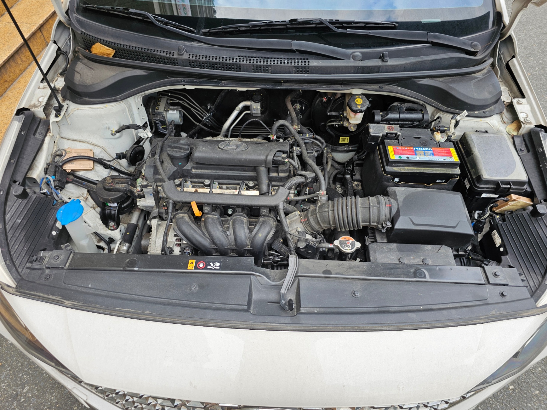 Hyundai Accent 1.4 AT 2021 - Khoang động cơ 1