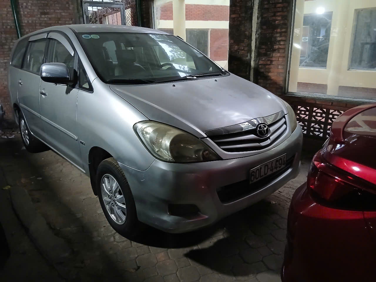 Toyota Innova 2.0 MT 2010