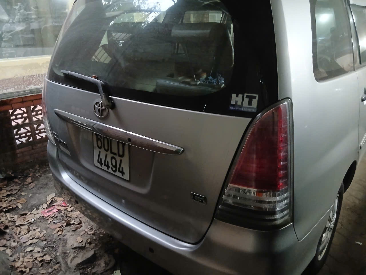 Toyota Innova 2.0 MT 2010 - Ngoại thất 2
