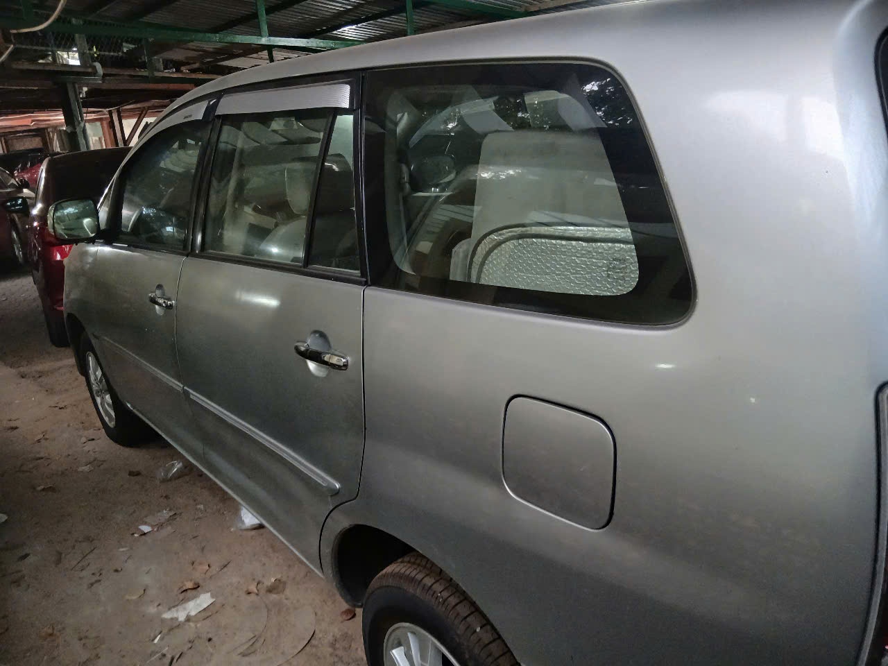 Toyota Innova 2.0 MT 2010 - Ngoại thất 4