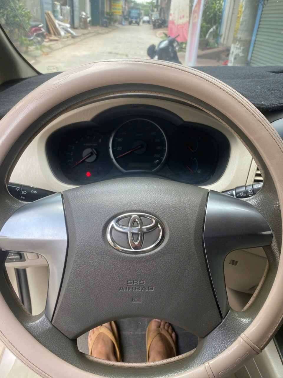 Toyota Innova 2.0 MT 2016 - Nội thất 1