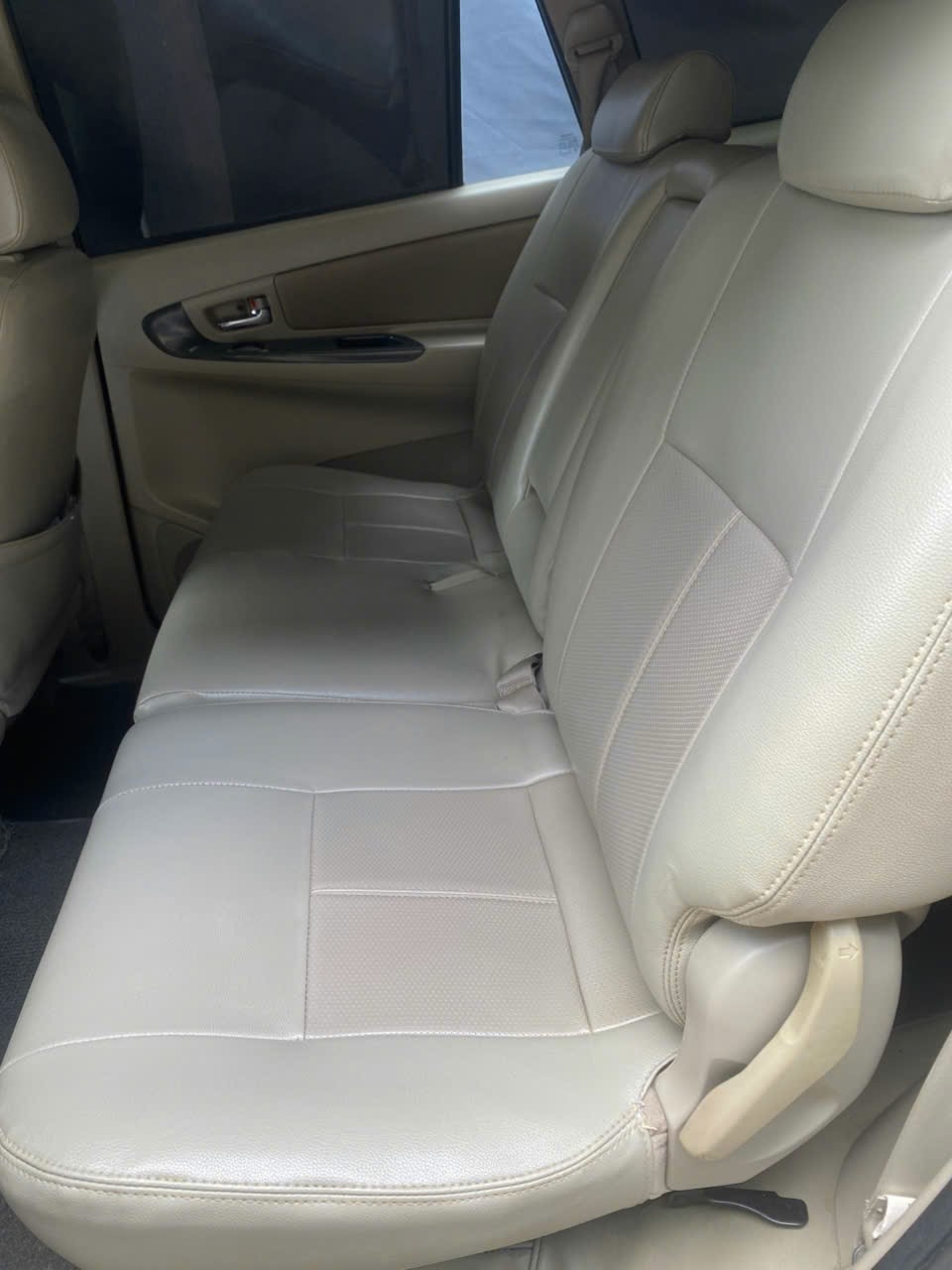 Toyota Innova 2.0 MT 2016 - Nội thất 2