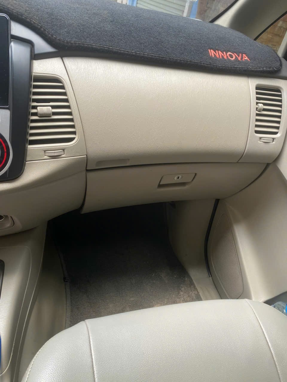 Toyota Innova 2.0 MT 2016 - Nội thất 3