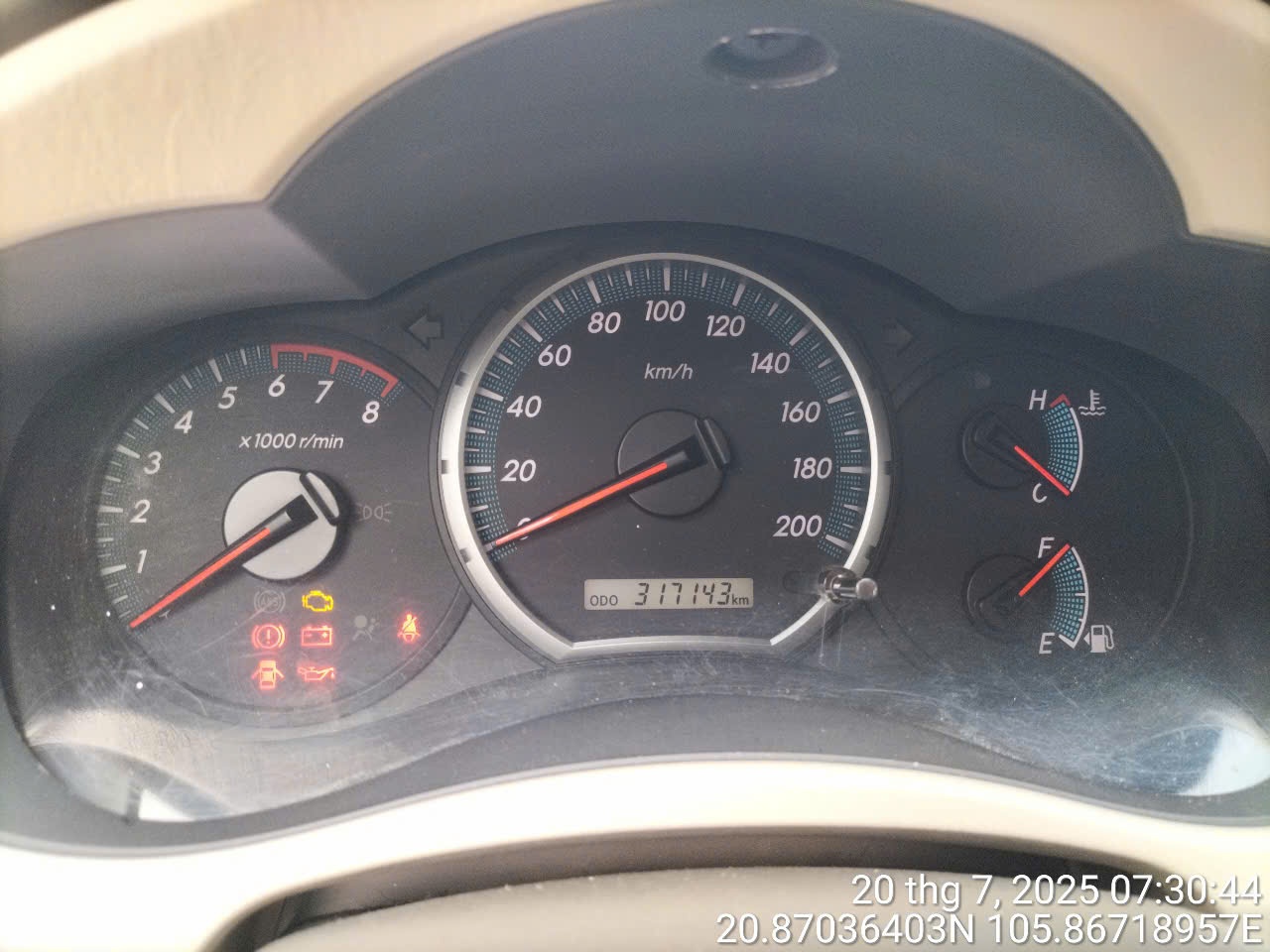 Toyota Innova 2.0 MT 2016 - Nội thất 4