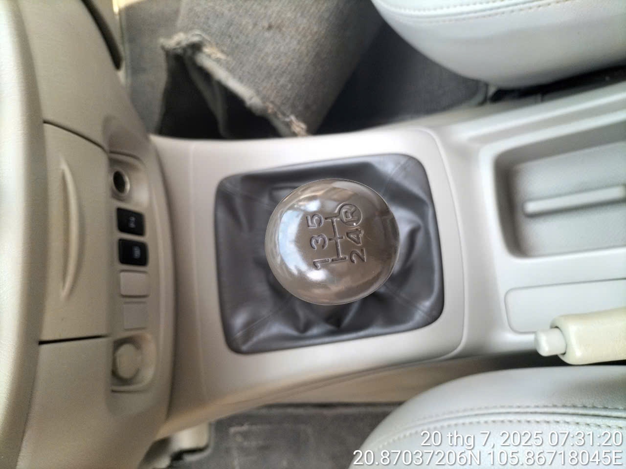 Toyota Innova 2.0 MT 2016 - Nội thất 5