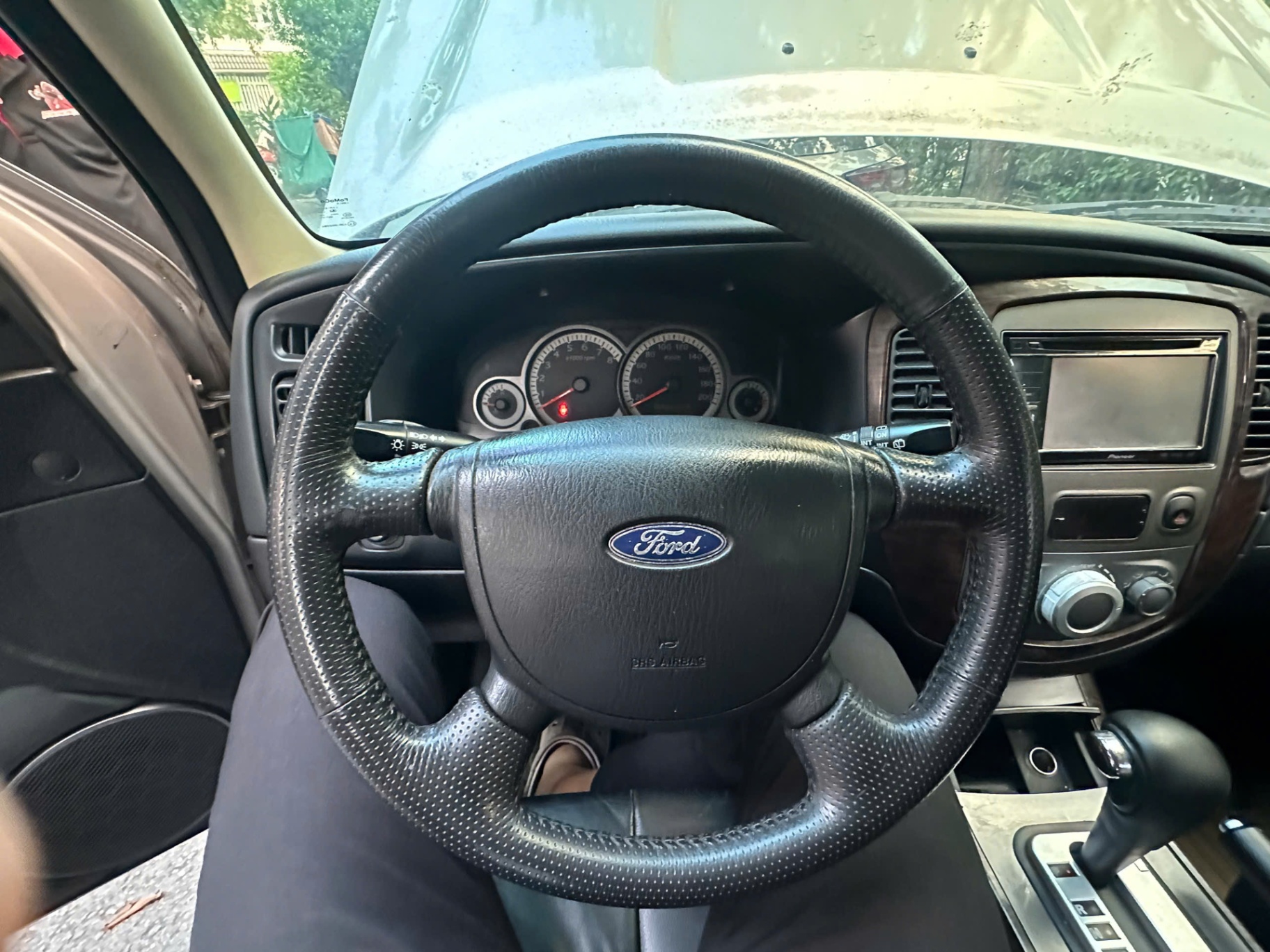 Ford Escape XLT 2.3L 4x4 AT 2009 - Nội thất 4