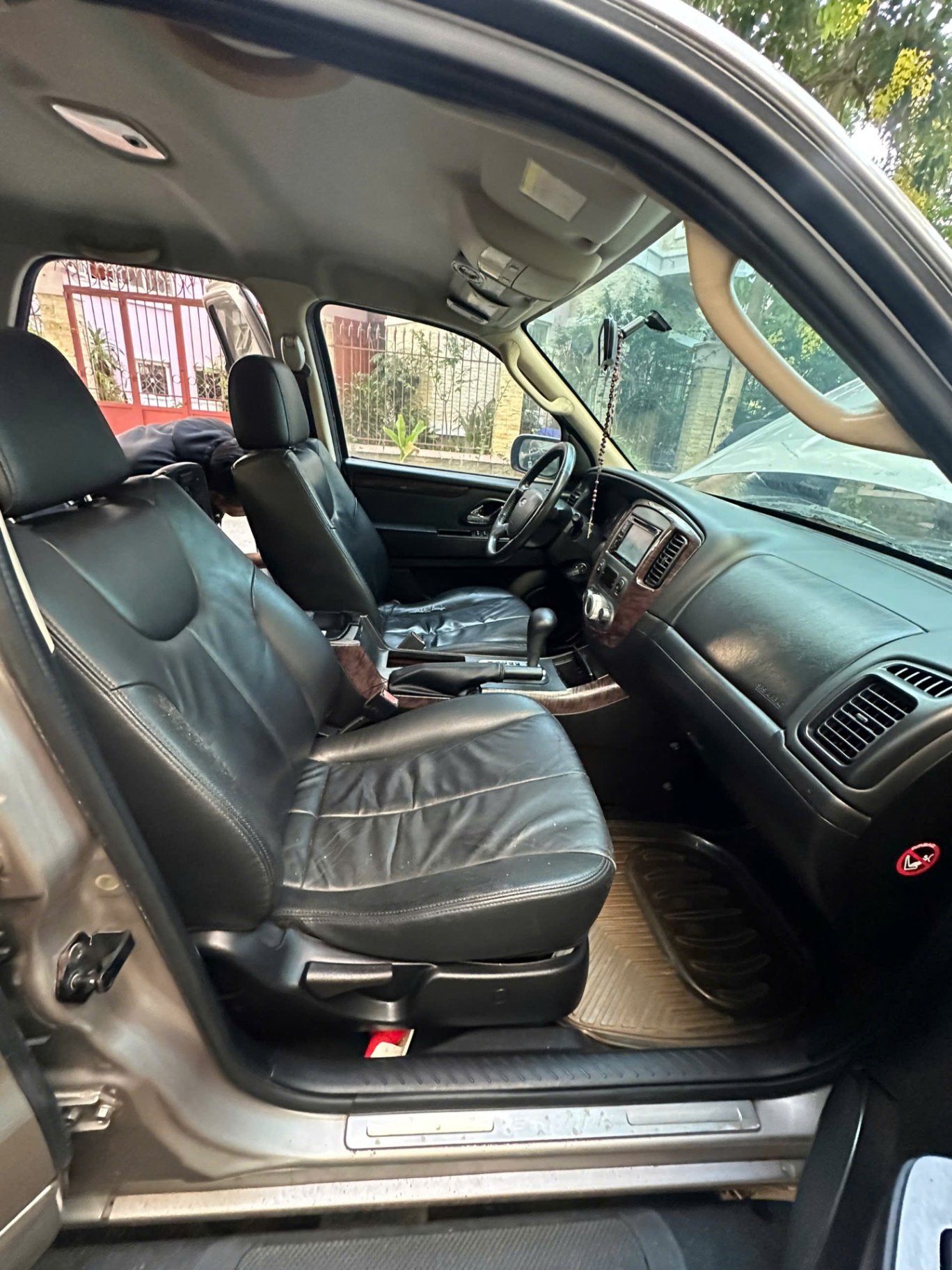 Ford Escape XLT 2.3L 4x4 AT 2009 - Nội thất 6