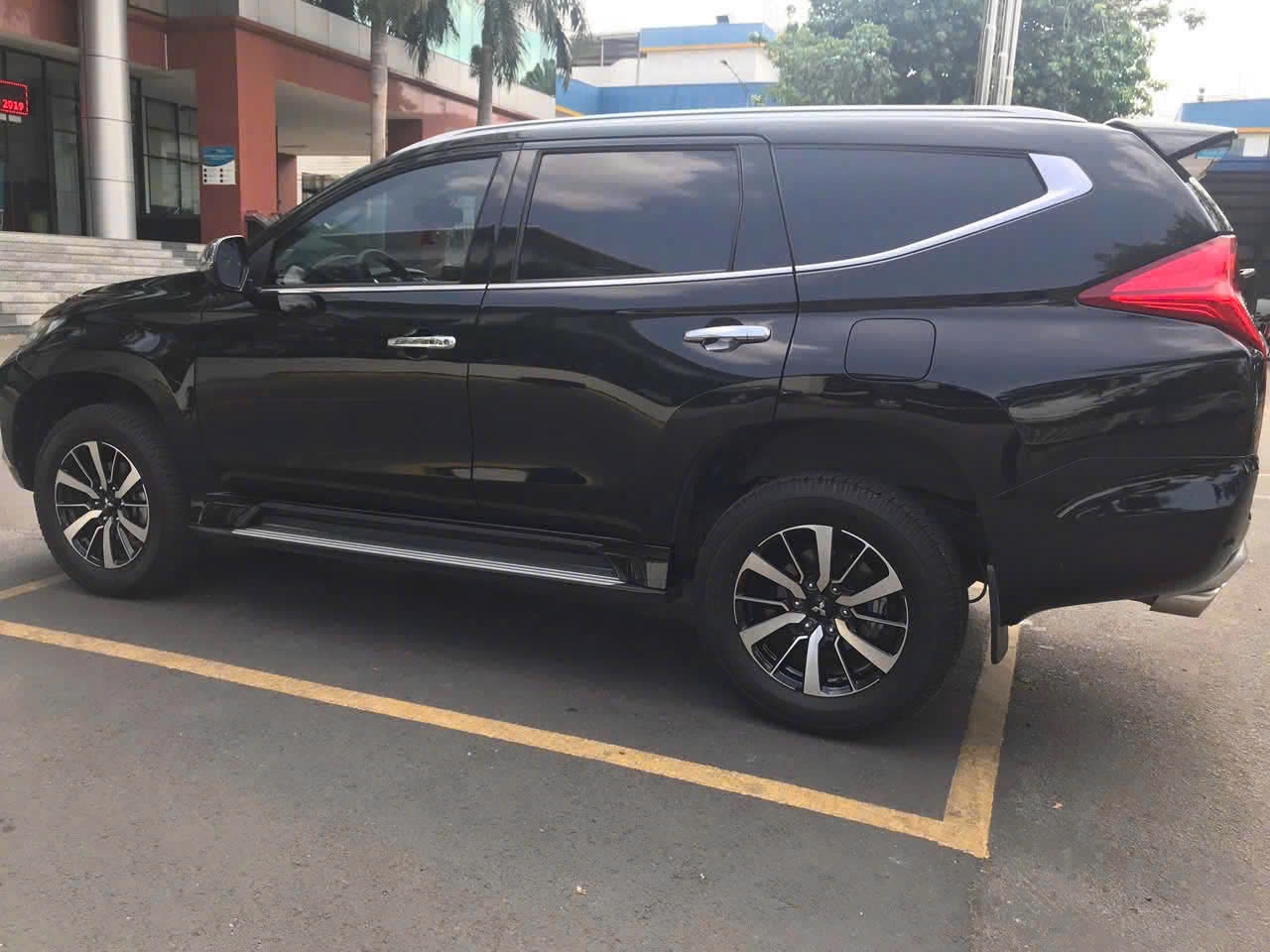 Mitsubishi Pajero sport 3.0G 4x2 AT 2017 - Ngoại thất 1