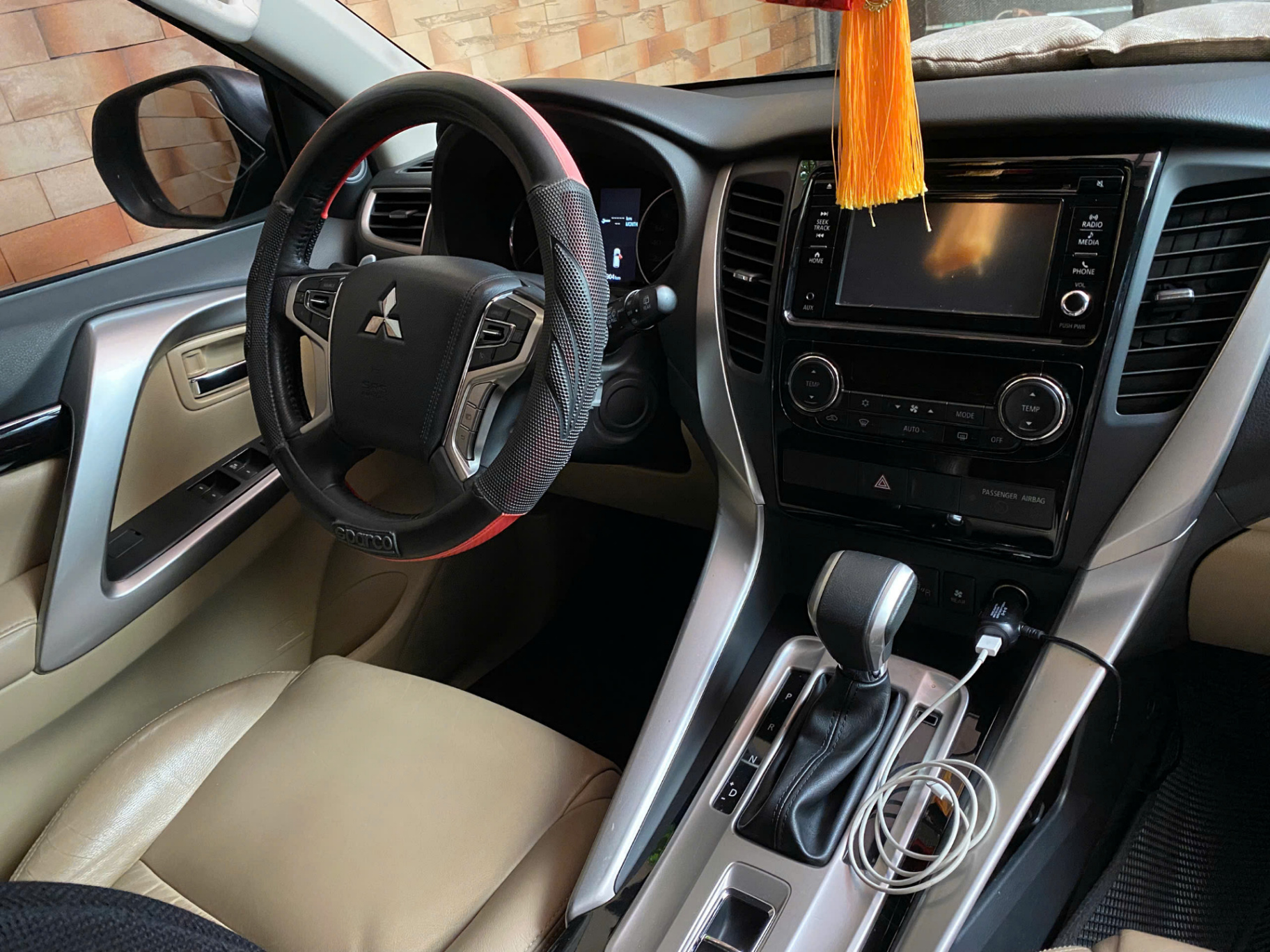 Mitsubishi Pajero sport 3.0G 4x2 AT 2017 - Nội thất 2
