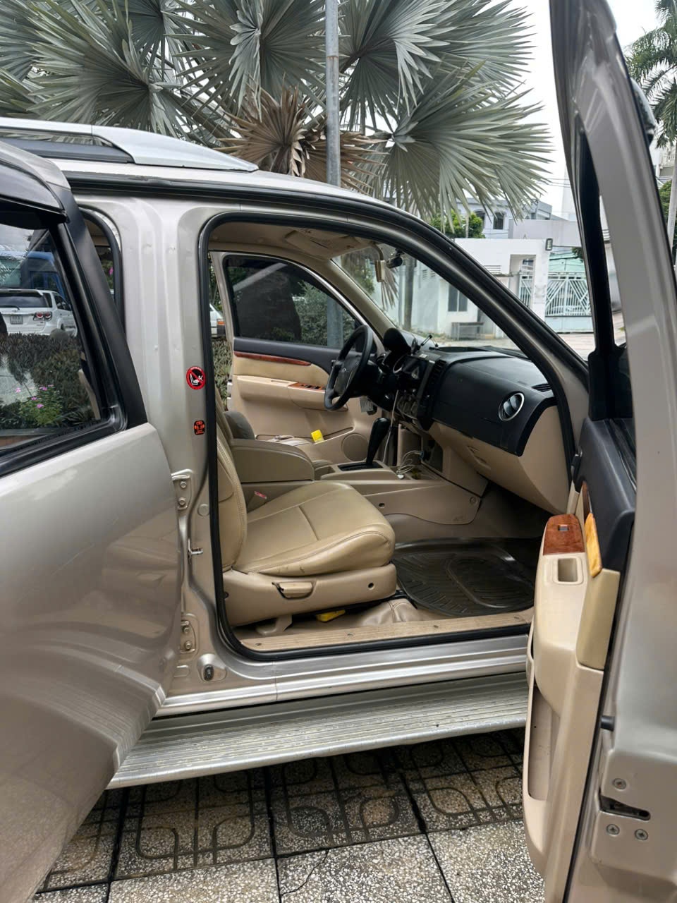 Ford Everest 2.5L 4x2 AT 2009 - Nội thất 2