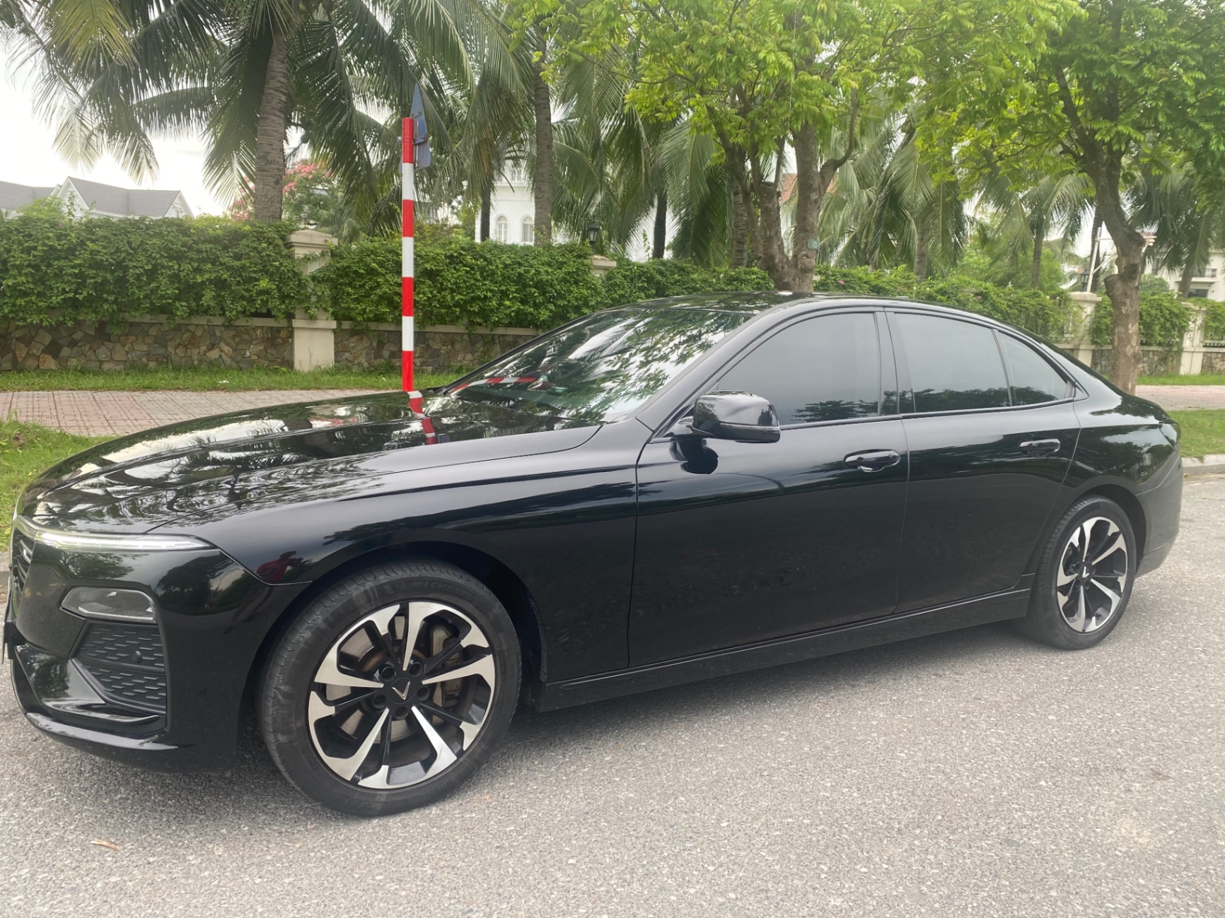 Vinfast Lux a 2.0 Base 2022 - Ngoại thất 4