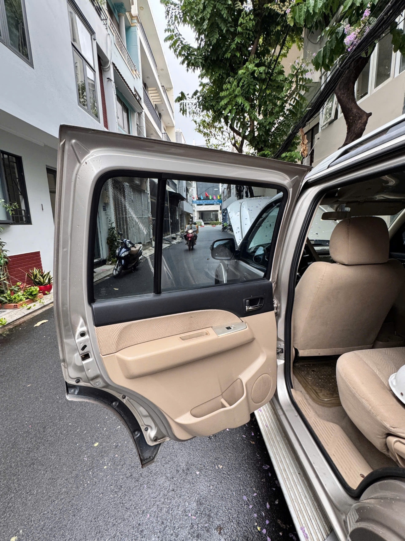 Ford Everest 2.5L 4x4 MT 2010 - Nội thất 10