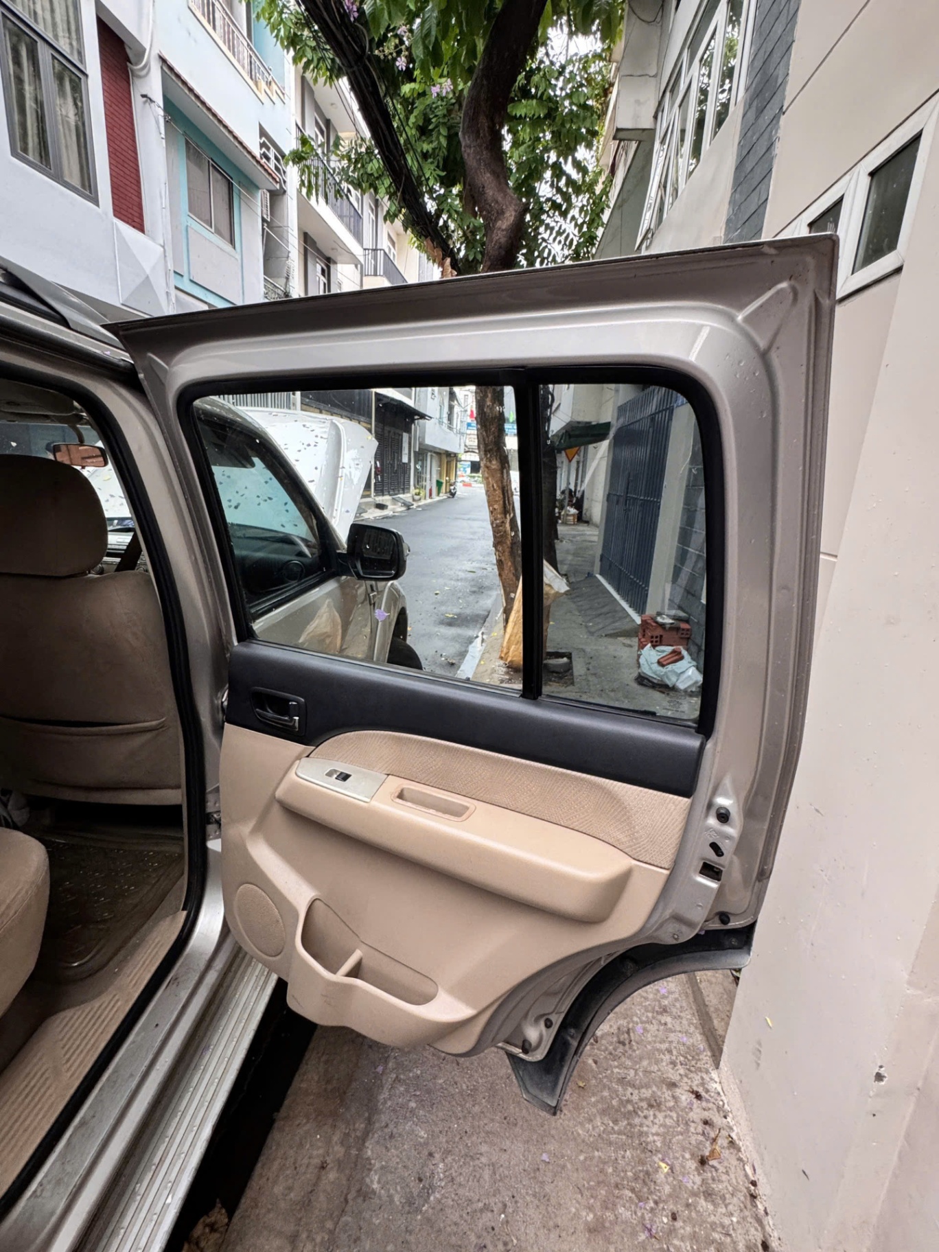 Ford Everest 2.5L 4x4 MT 2010 - Nội thất 7