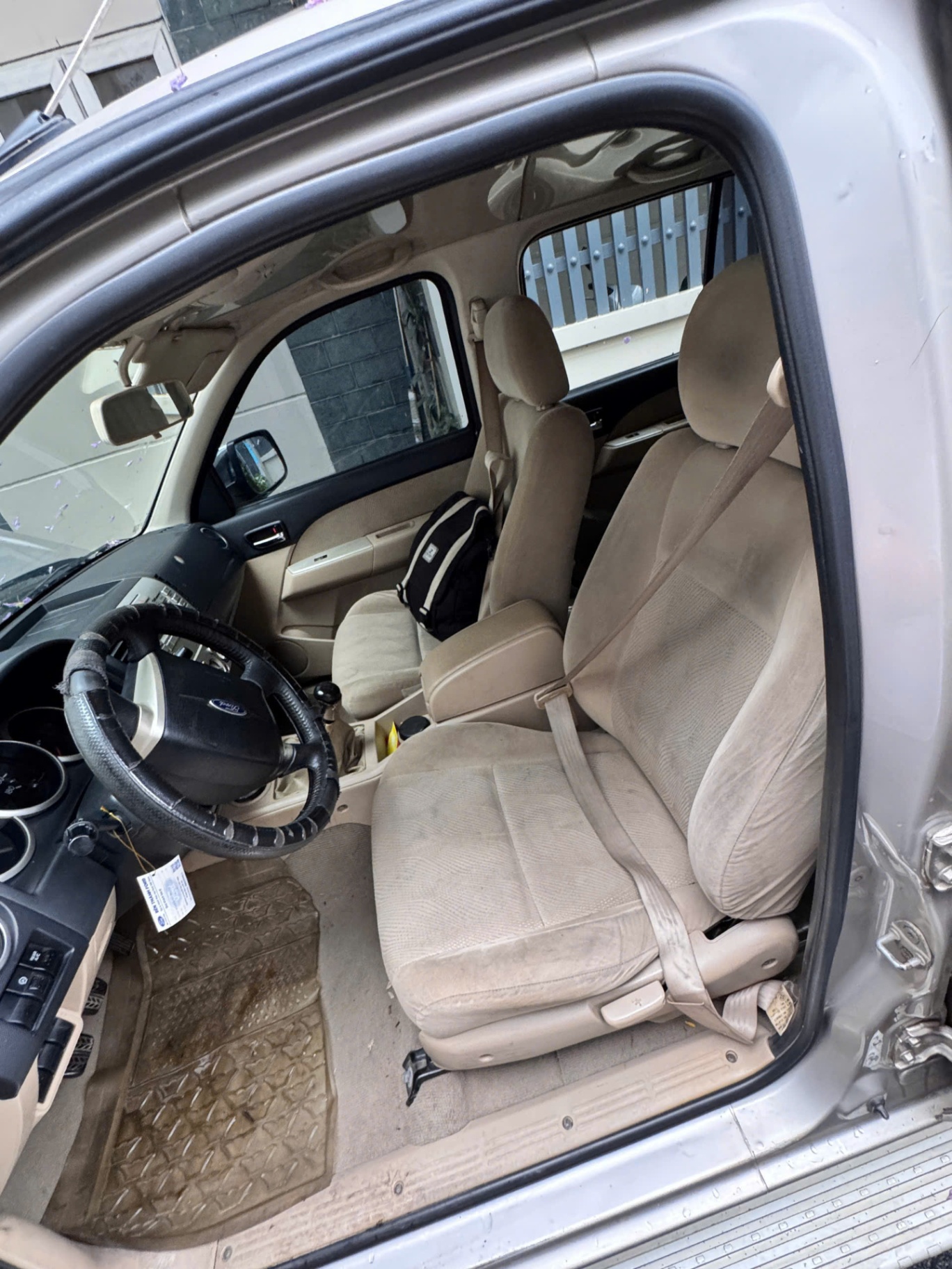 Ford Everest 2.5L 4x4 MT 2010 - Nội thất 13