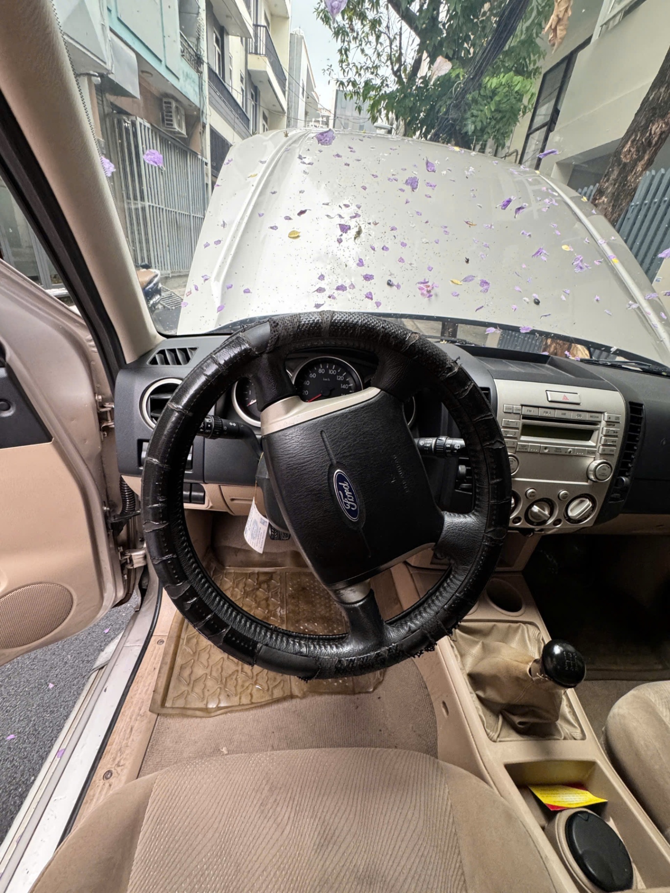 Ford Everest 2.5L 4x4 MT 2010 - Nội thất 2