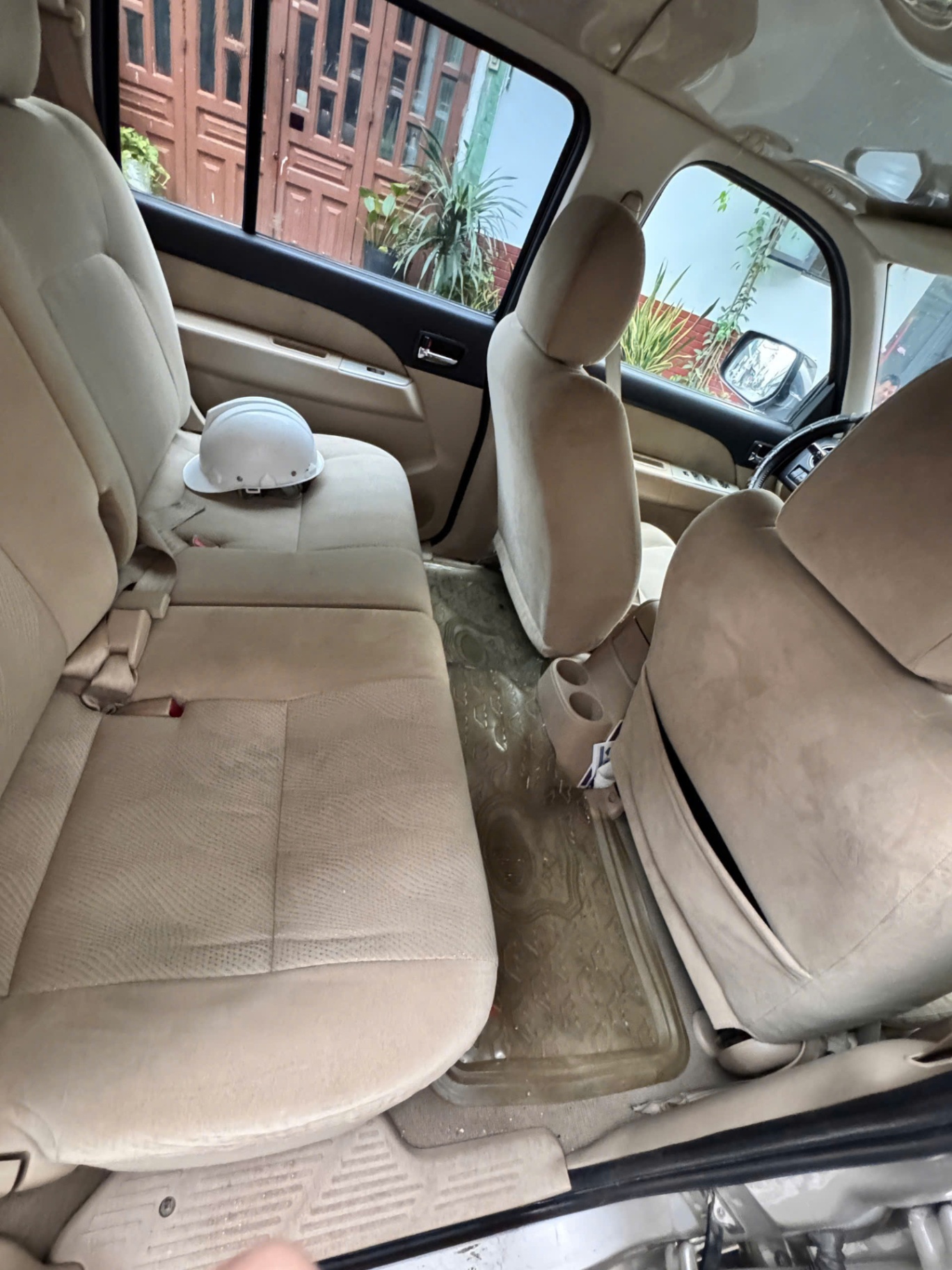 Ford Everest 2.5L 4x4 MT 2010 - Nội thất 9