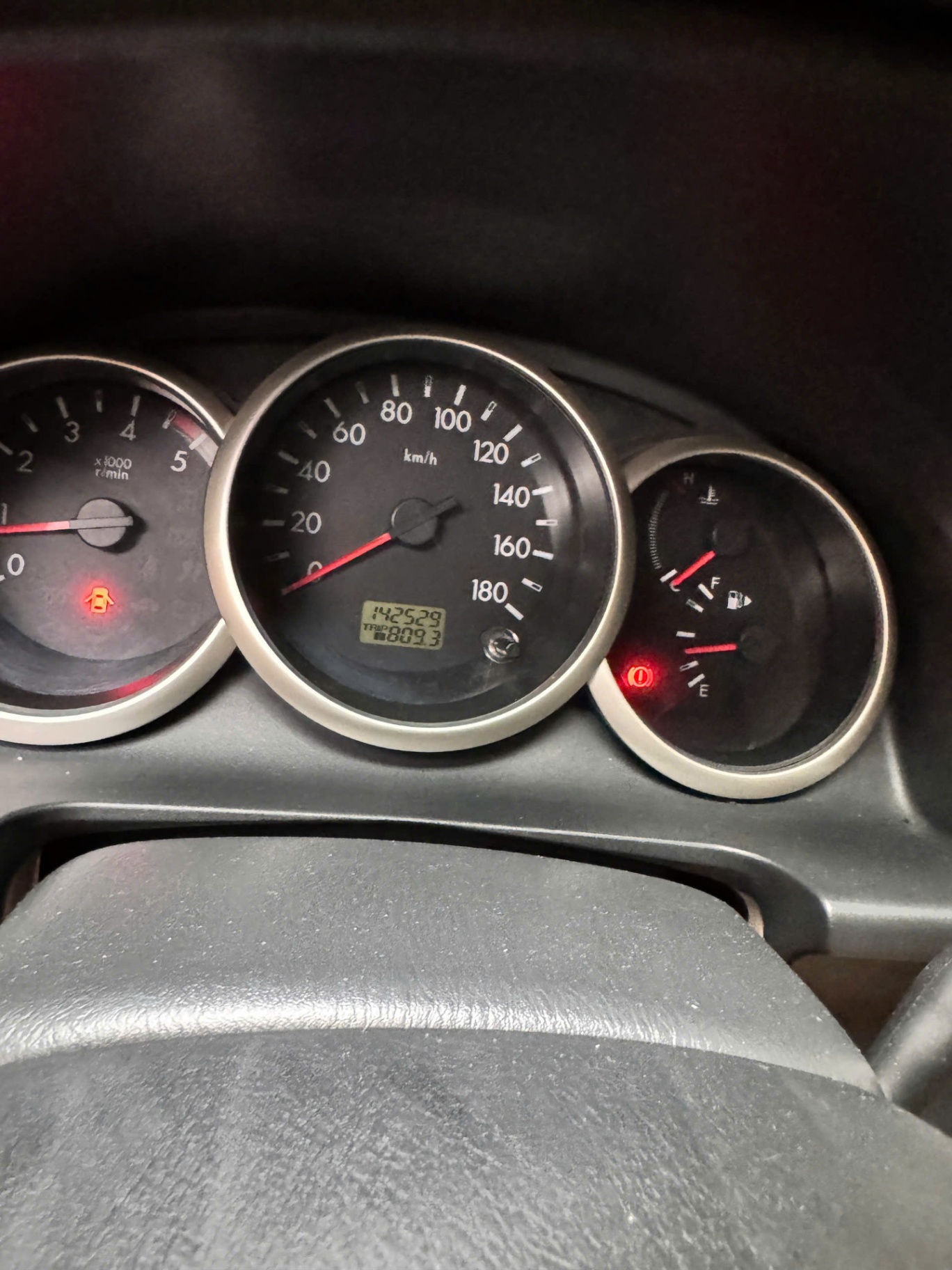 Ford Everest 2.5L 4x4 MT 2010 - Nội thất 1