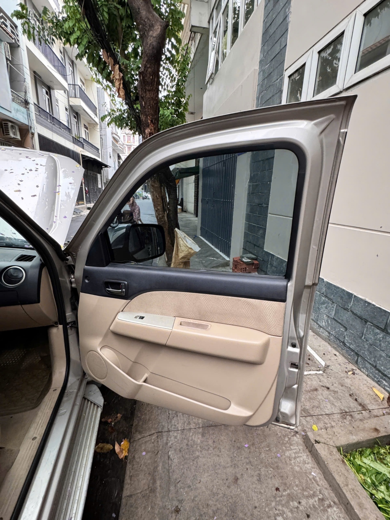 Ford Everest 2.5L 4x4 MT 2010 - Nội thất 5
