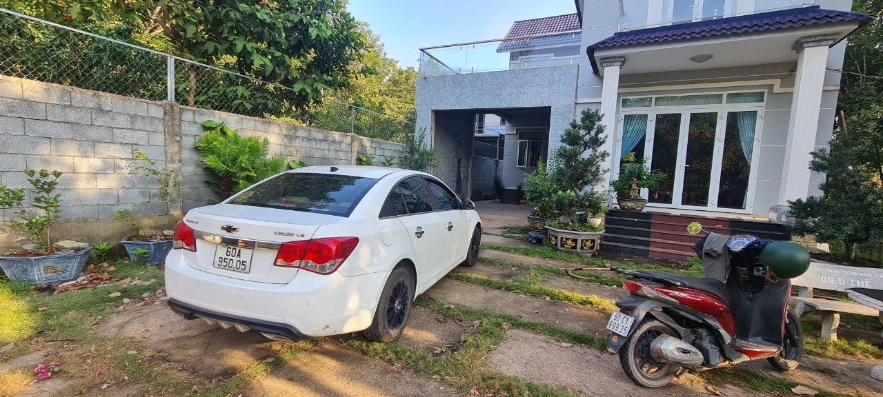 Chevrolet Cruze LS 1.6 MT 2010 - Ngoại thất 2