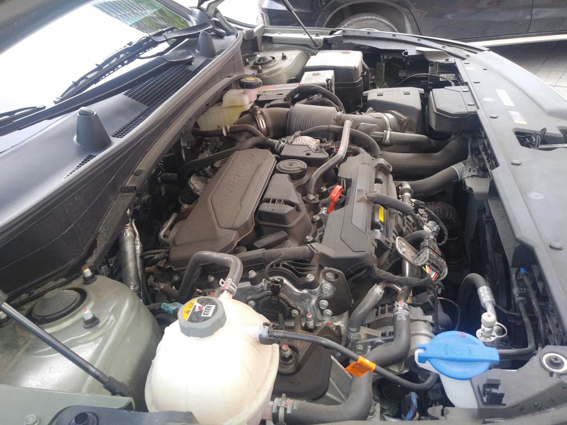 Kia Sportage Signature X-Line 1.6T AWD 2023 - Khoang động cơ 1