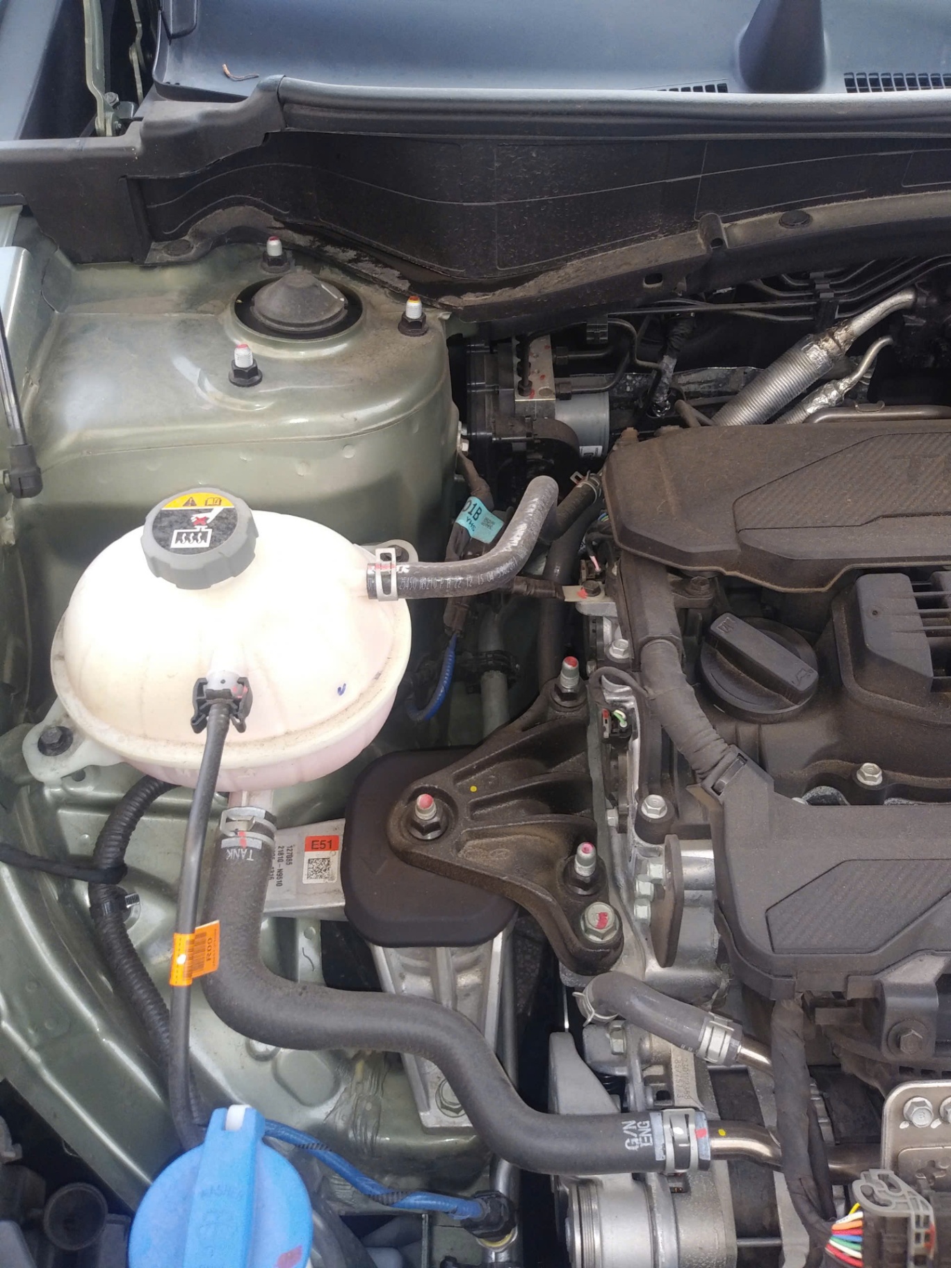 Kia Sportage Signature X-Line 1.6T AWD 2023 - Khoang động cơ 2