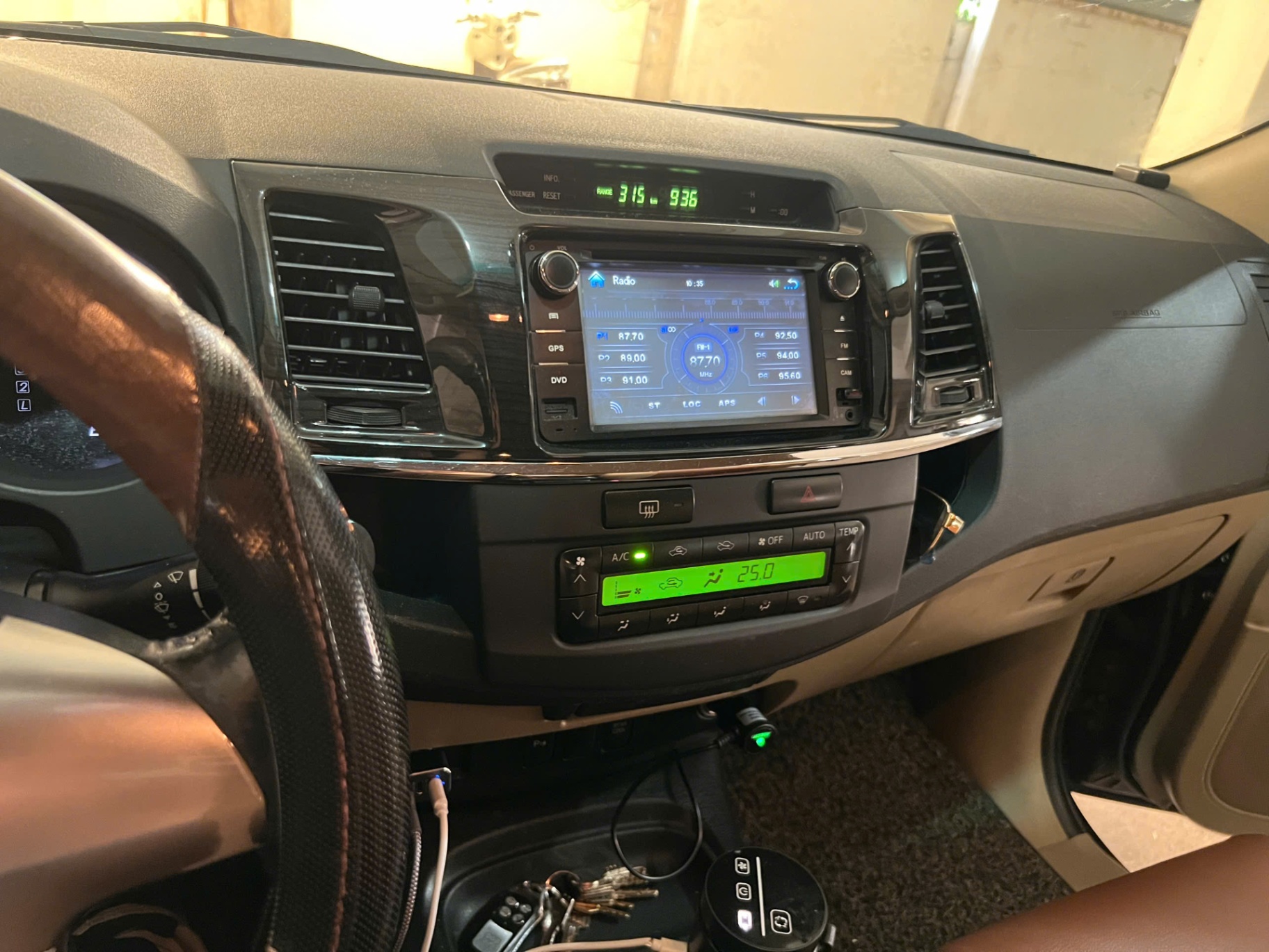 Toyota Fortuner 2.7V 4x2 AT 2015 - Nội thất 3