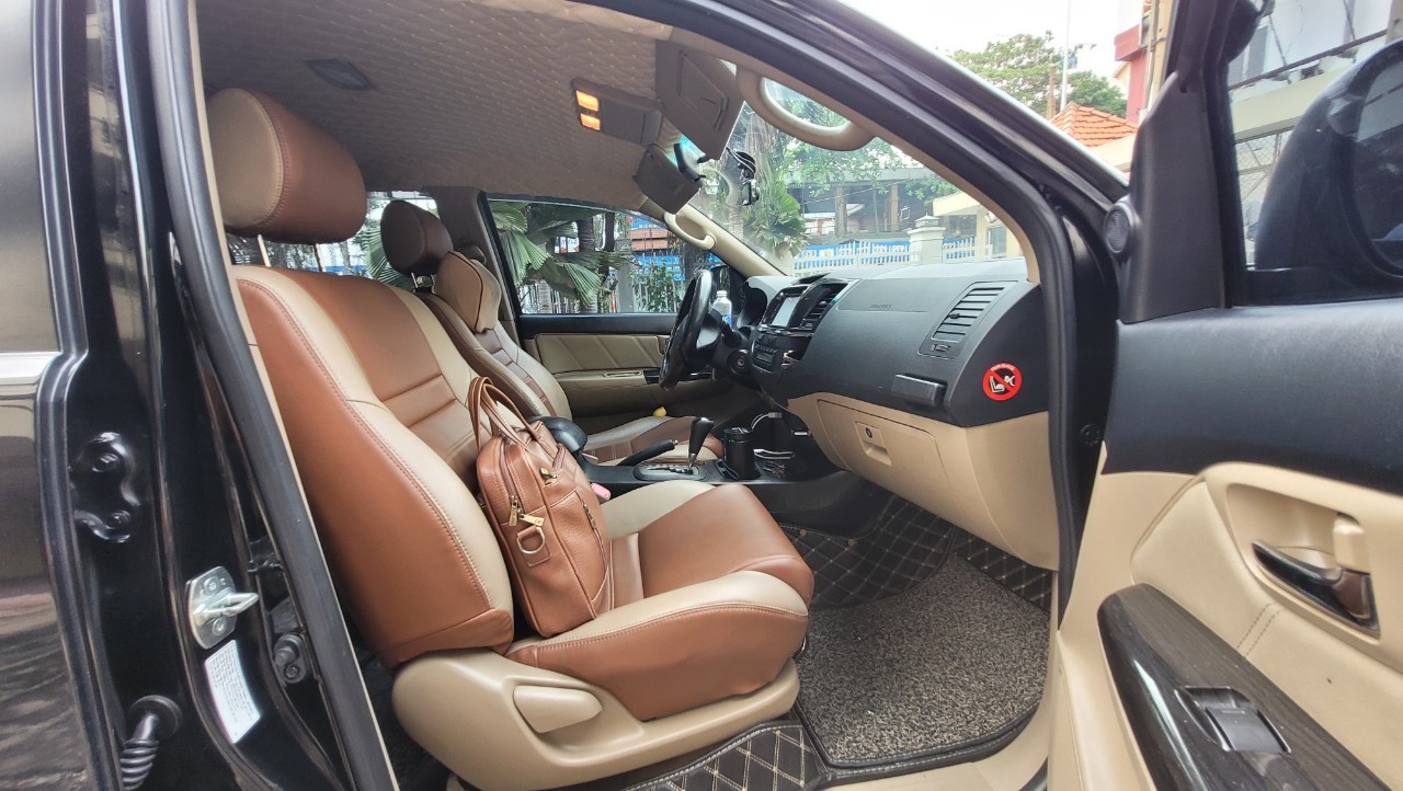 Toyota Fortuner 2.7V 4x2 AT 2015 - Nội thất 1