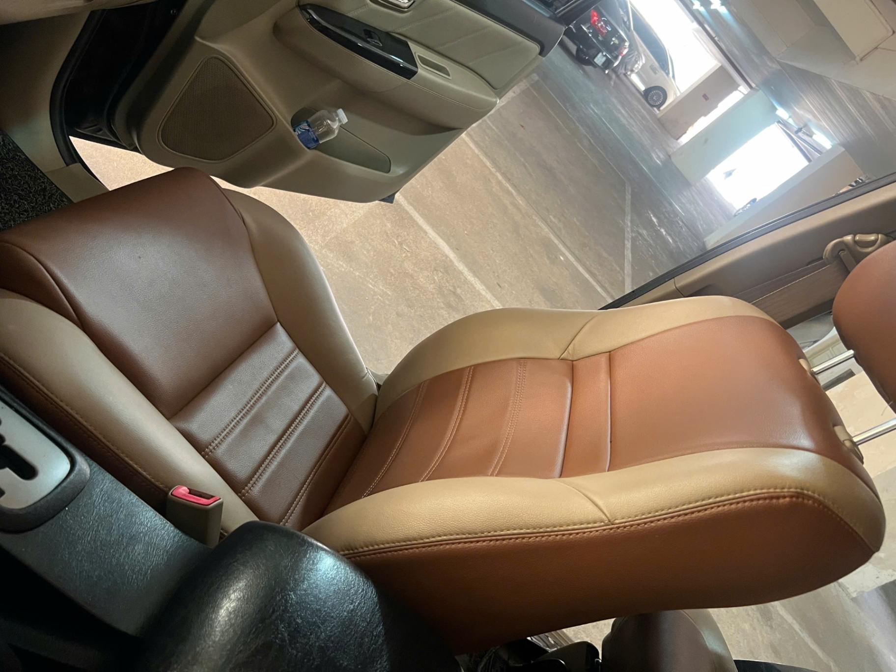Toyota Fortuner 2.7V 4x2 AT 2015 - Nội thất 4