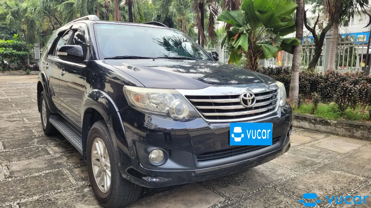 Toyota Fortuner 2.7V 4x2 AT 2015