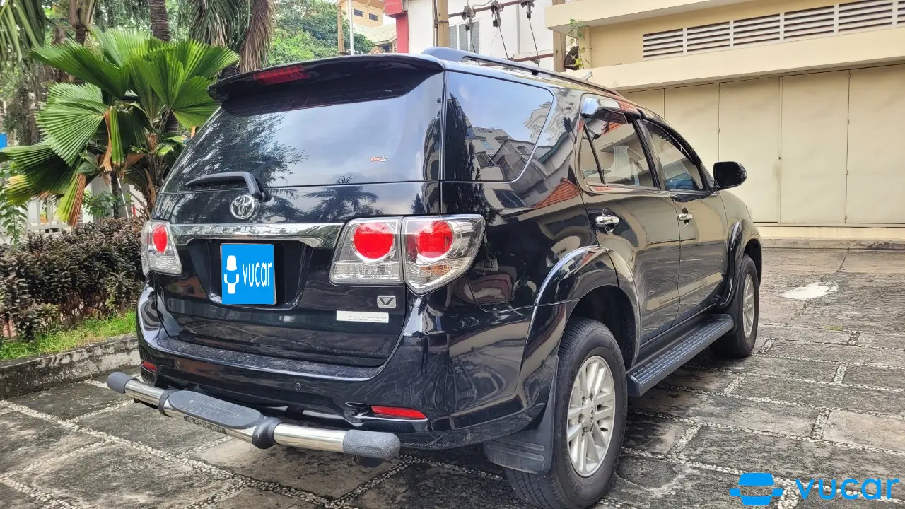Toyota Fortuner 2.7V 4x2 AT 2015 - Ngoại thất 2