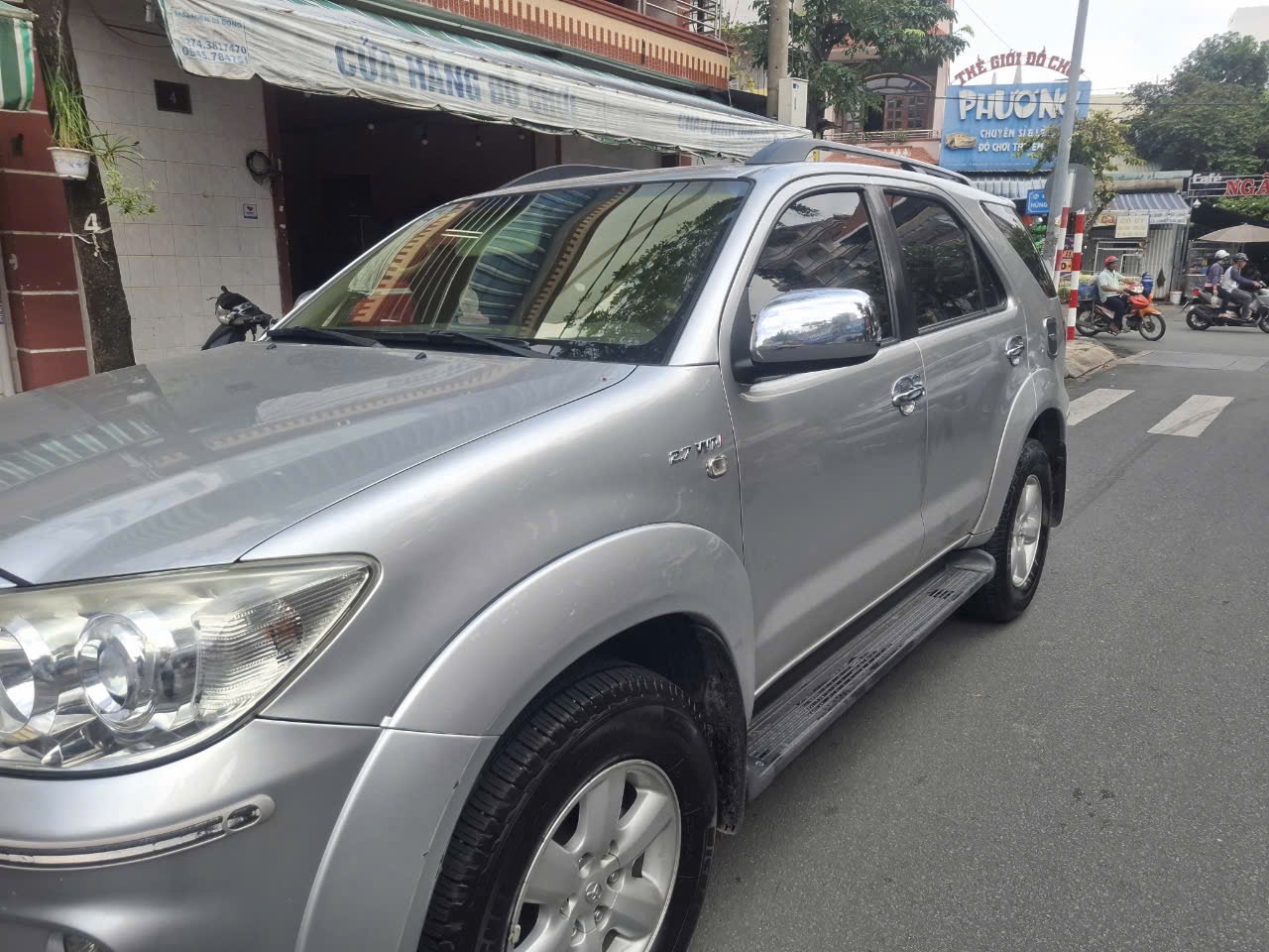 Toyota Fortuner 2.7V 4x4 AT 2010 - Ngoại thất 3