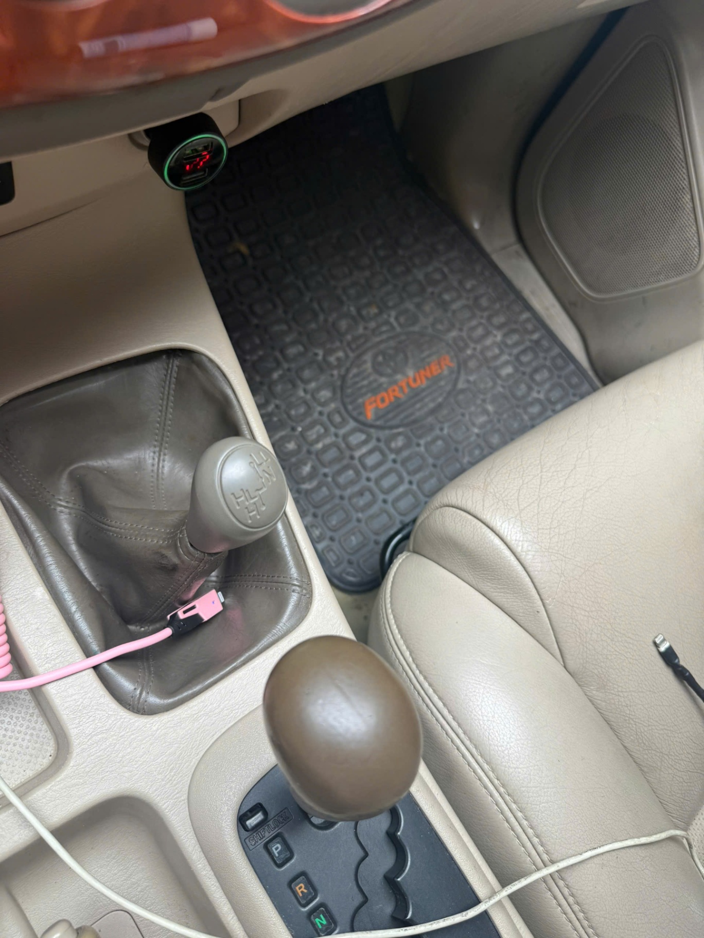 Toyota Fortuner SR5 2.7 AT 2008 - Nội thất 9